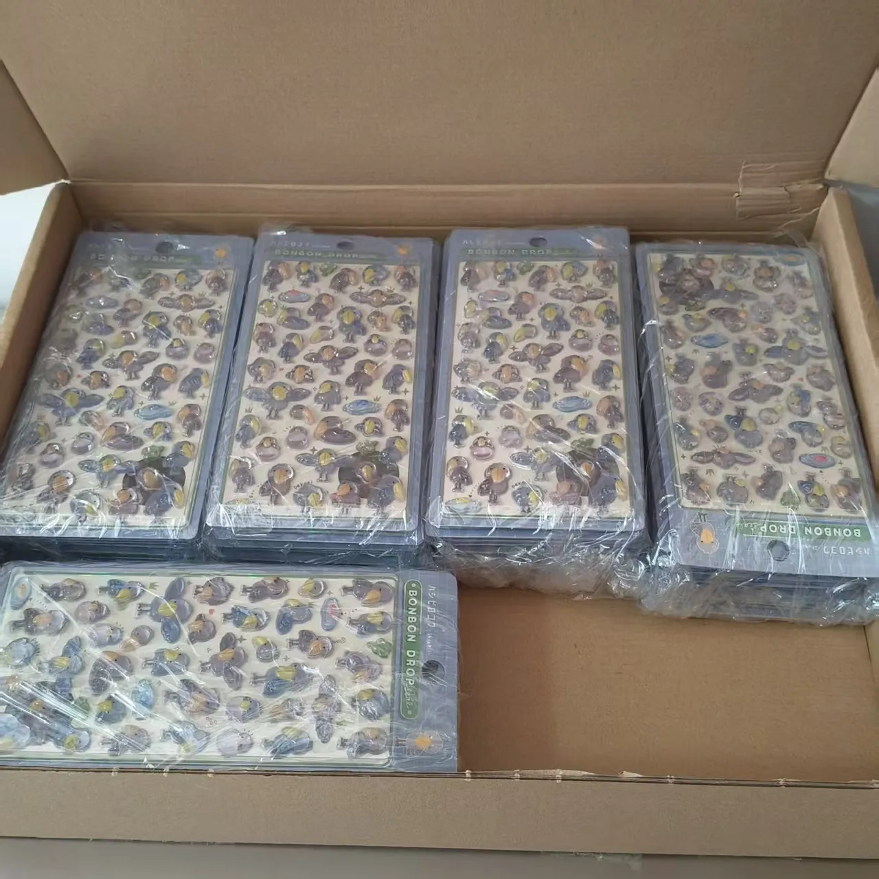 Ваші дитячі тиснені наклейки незабаром будуть відправлені!