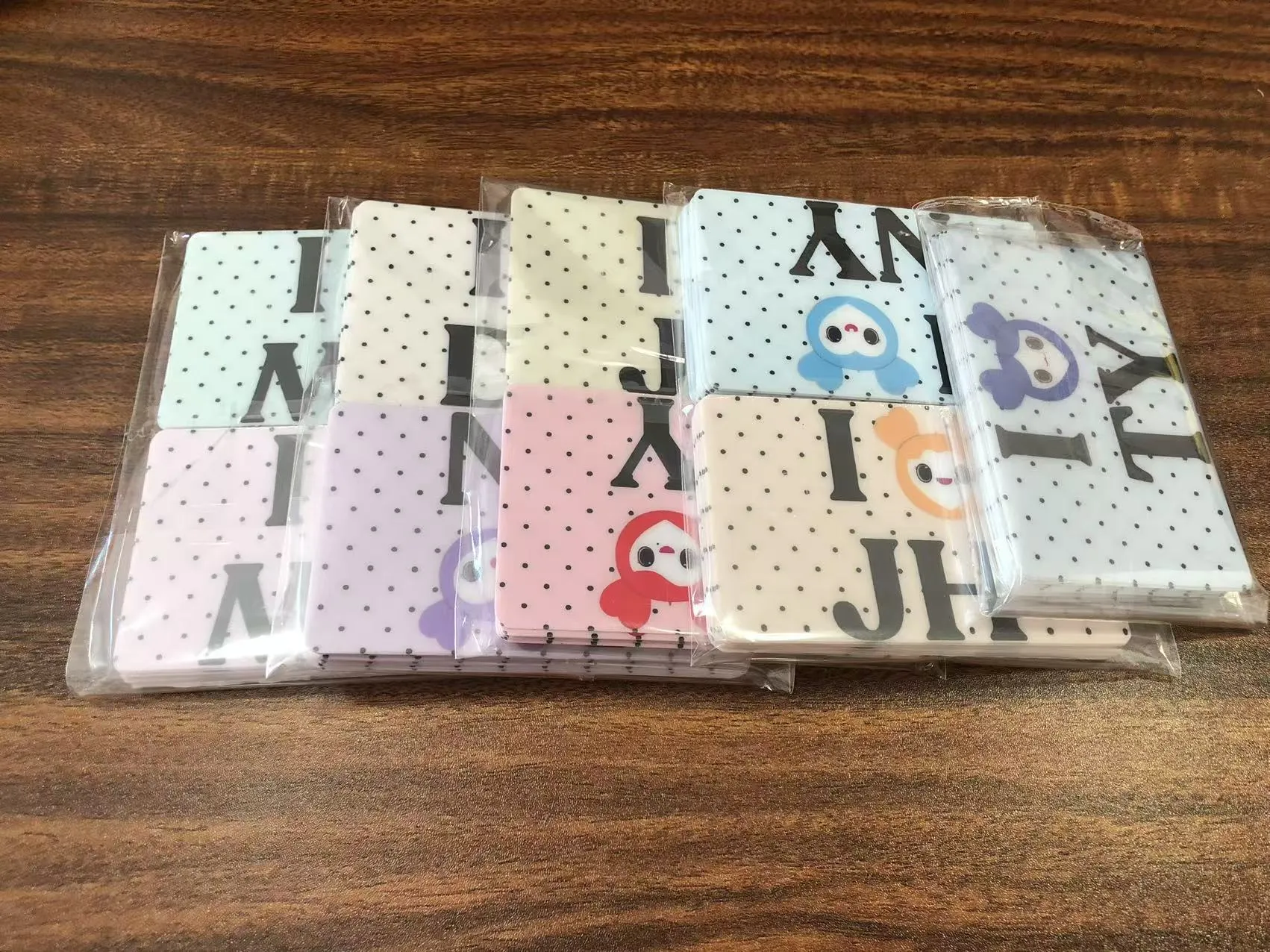 JOJO Pack доставляє наклейки на обкладинку кредитної картки клієнтам із США