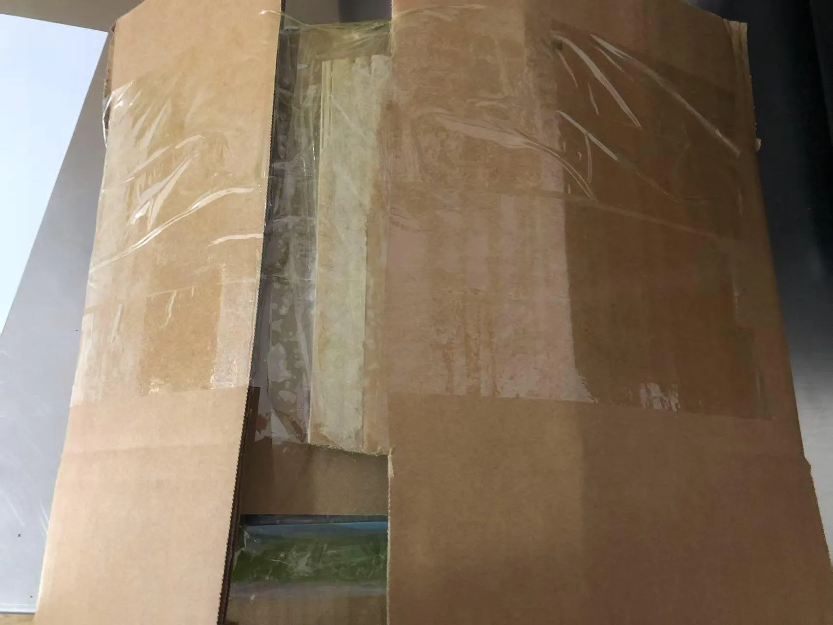 Хід надсилання портативних книжок із наклейками для дітей до Уганди