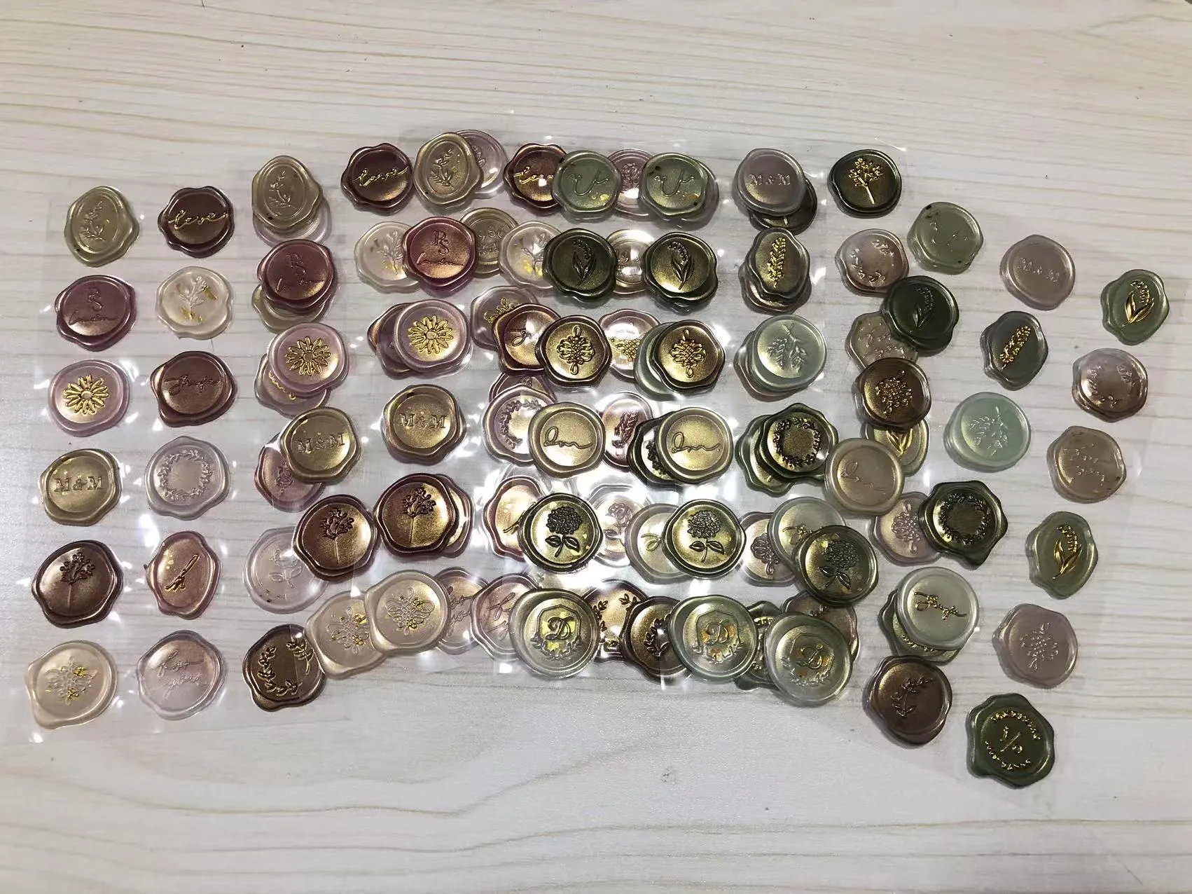 Наклейки з сургучної печатки відправлено