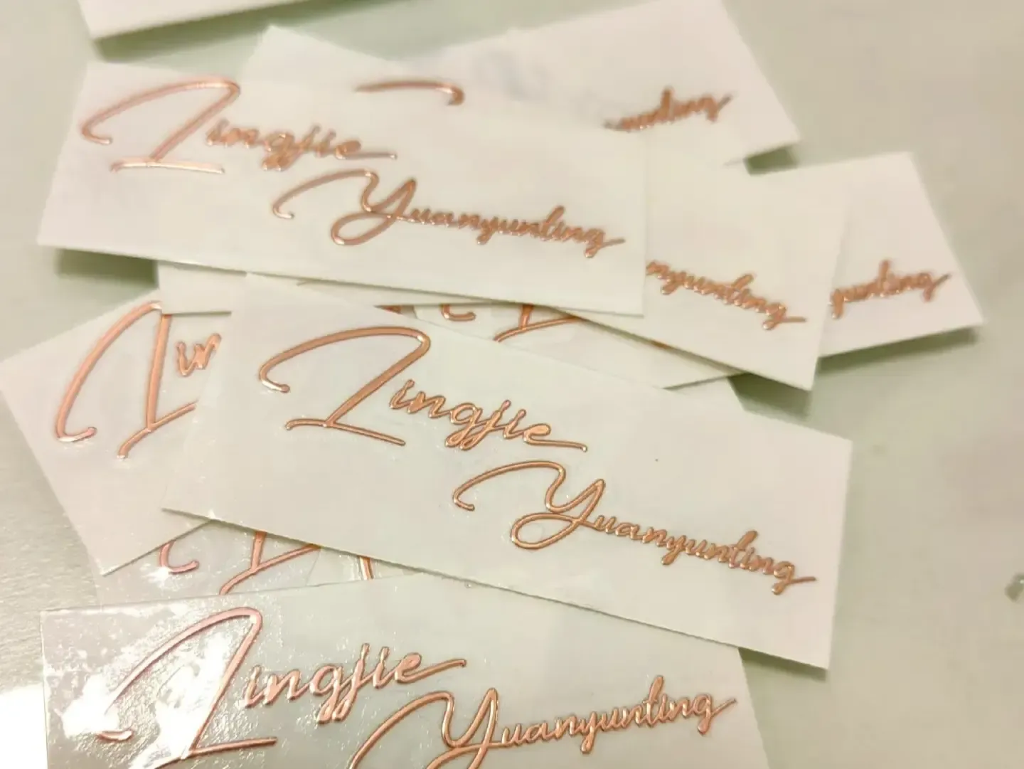 Чи можна знімати наклейки для передачі?