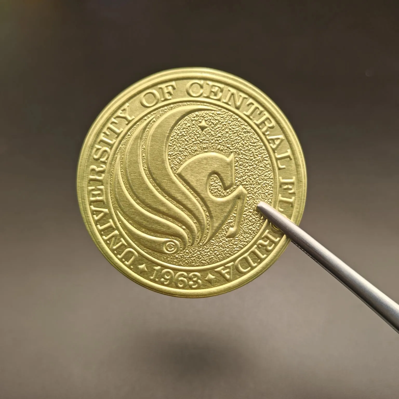 Як етикетка вина може зробити вашу пляшку неможливим ігнорувати?