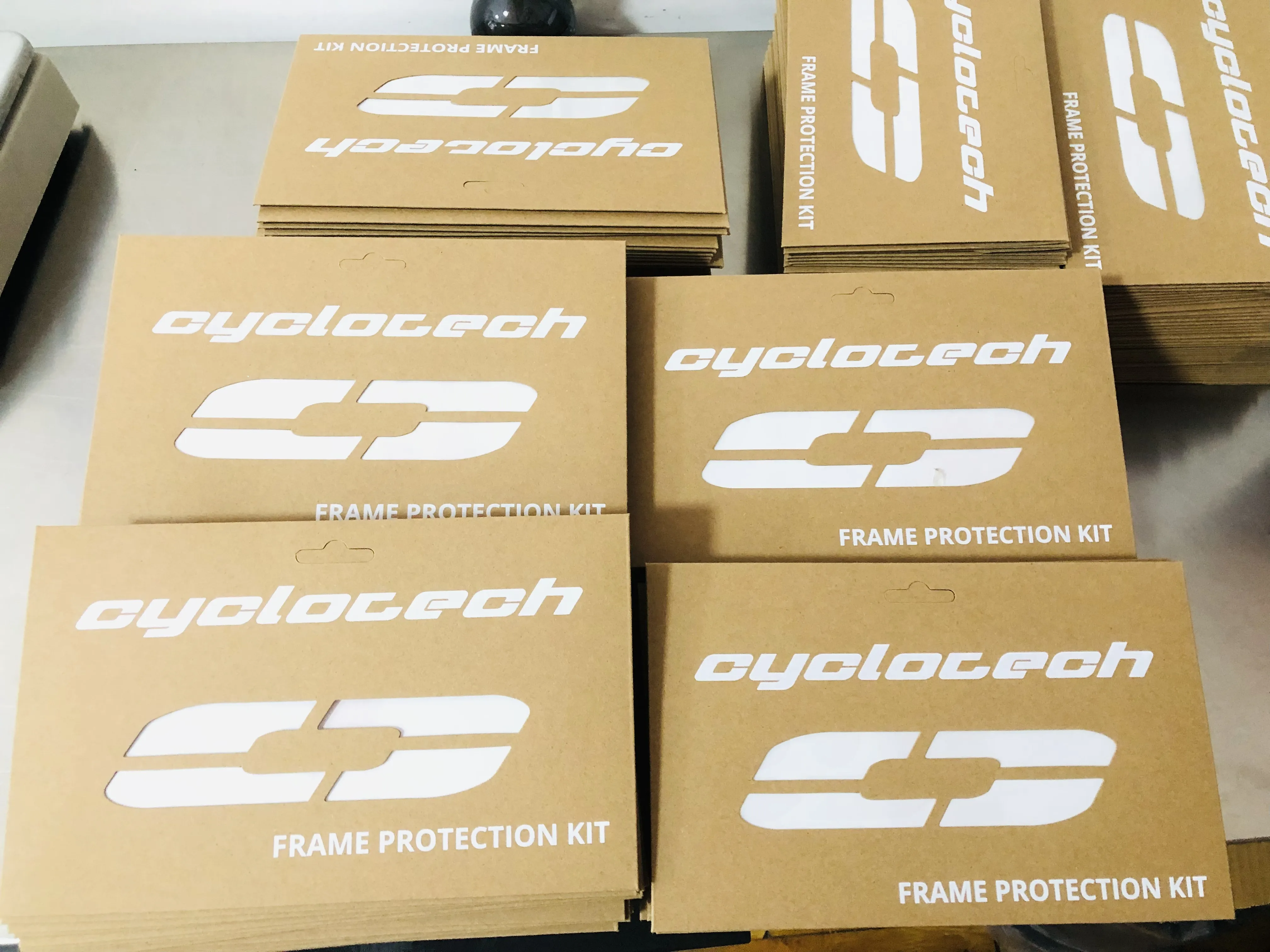 Наклейки на раму велосипеда зараз доставляються до Нідерландів